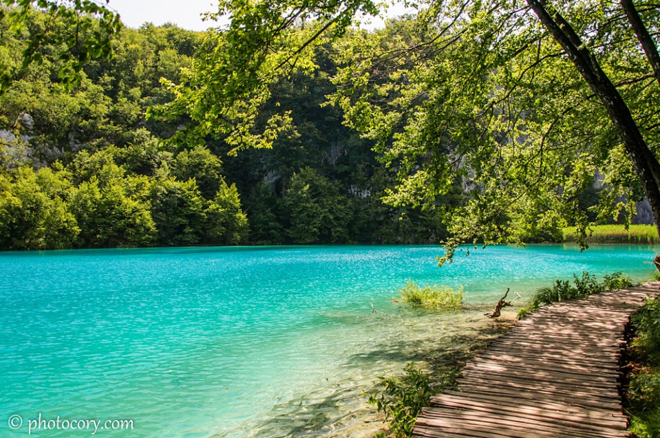The path for tourists has no barrier. A wrong move and you're in the lakes :D