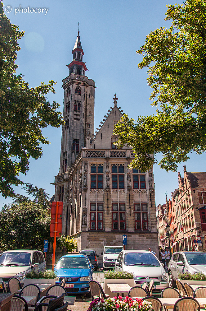Bikes, cars and a gorgeus church.