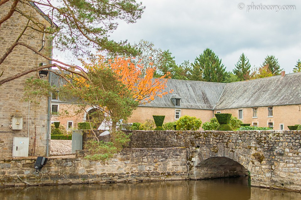 A little stone bridge in the courtyard of the castle