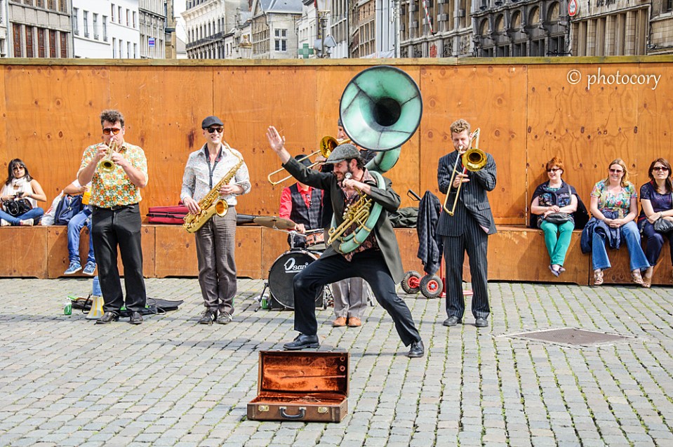 Street musicians having fun in Antwerp