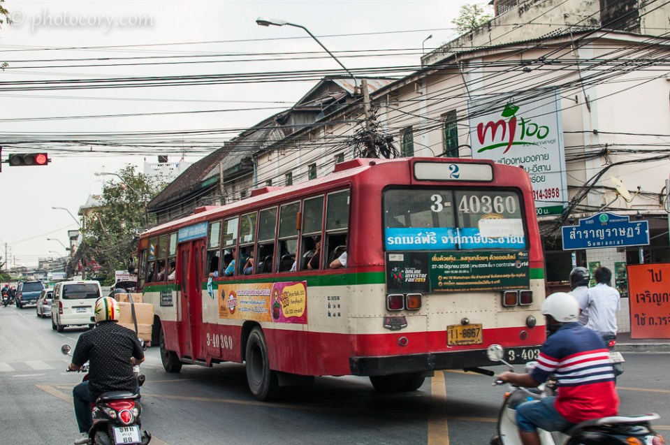 Bus on the streets of Bangkok./Autobuz in Bangkok