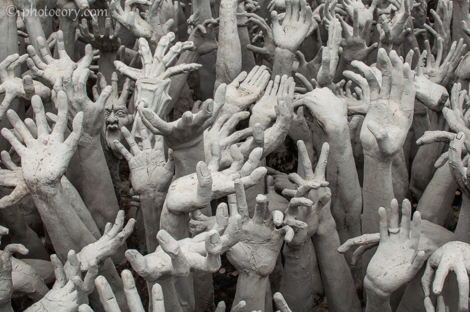 white temple chiang rai hands