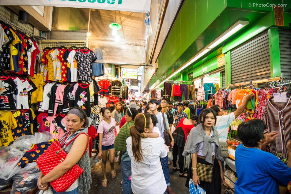 pratunam market in bangkok