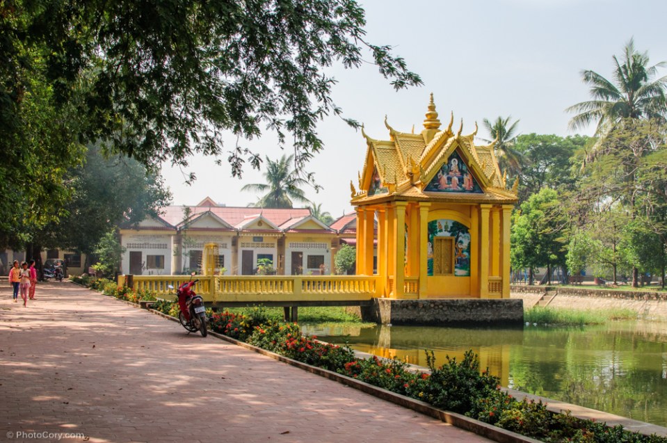 Courtyard at Wat Dam Nak / curtea manastirii Wat Dam Nak