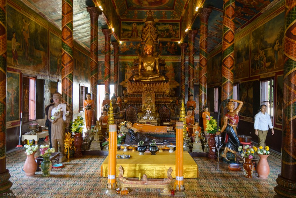 Wat Phnom/ Altarul templului Phnom 