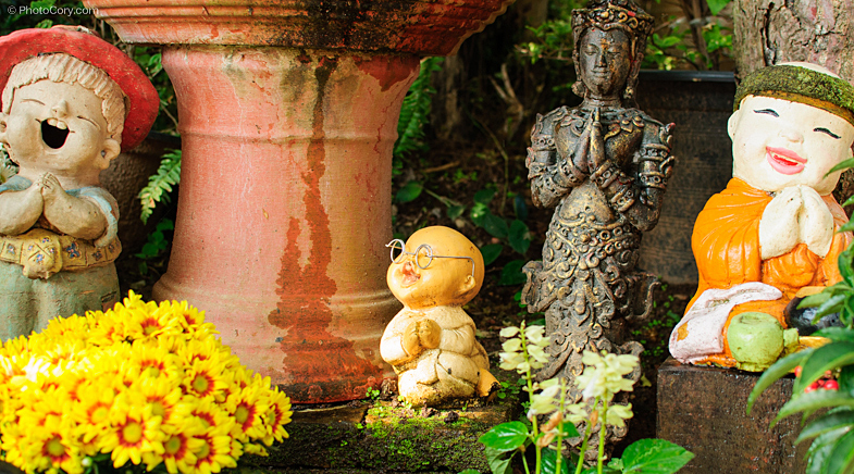 little buddha statues