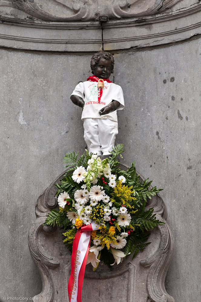 manneken pis costume