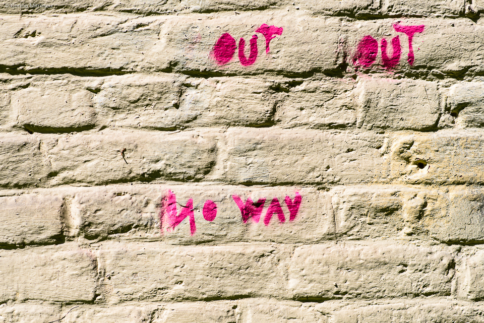 grafitti fluorescent pink paint no way out