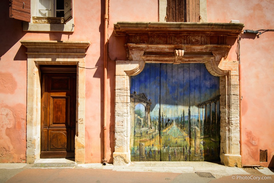 porte painted door in roussillon france