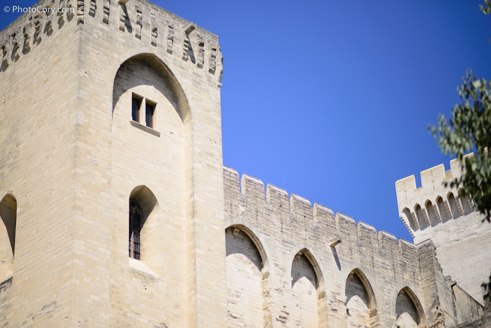 papal place in avignon