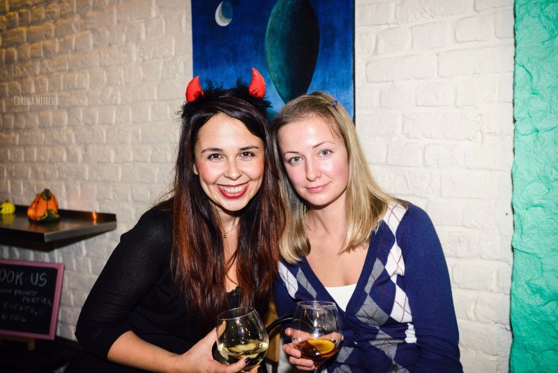 red devil horns halloween