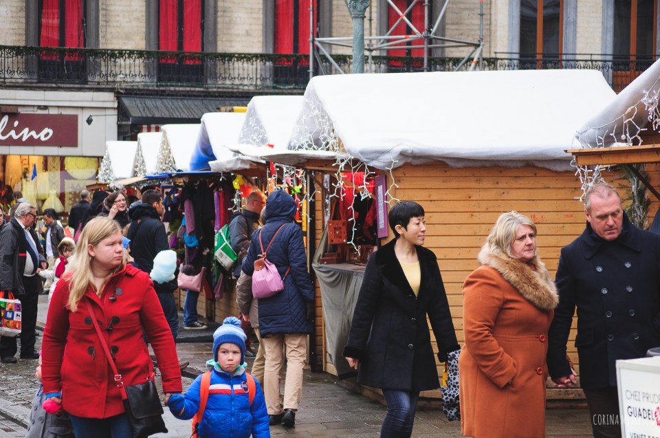 people christmas market