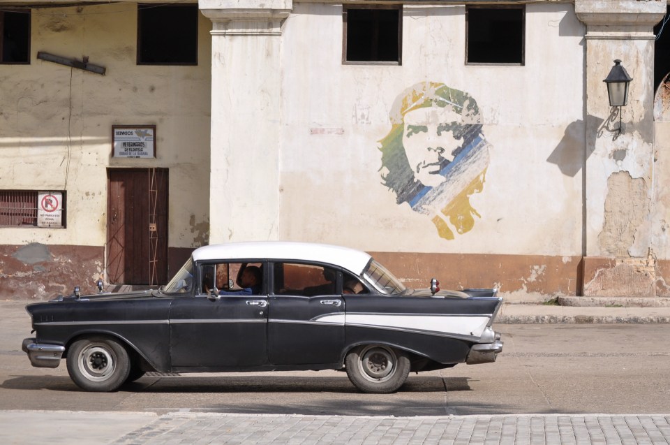 che guevara oldsmobile havana