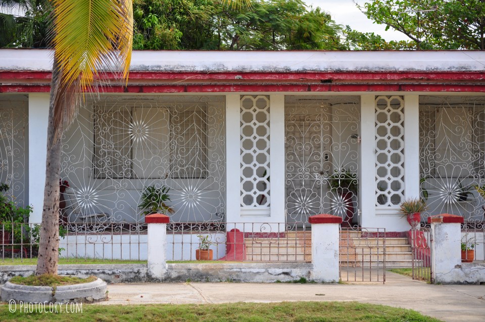 iron grid on windows cuba