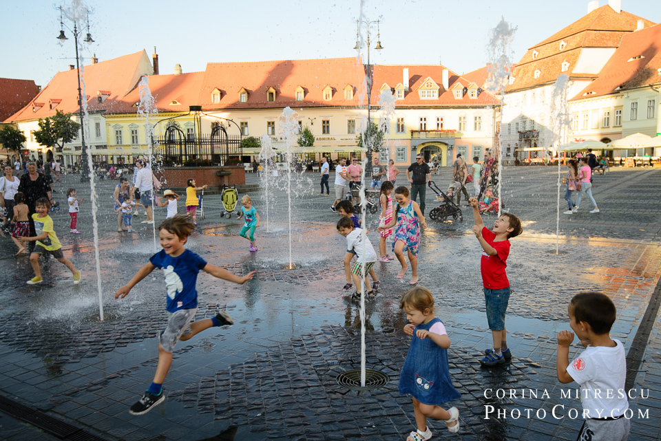 copii fantana piata sibiu