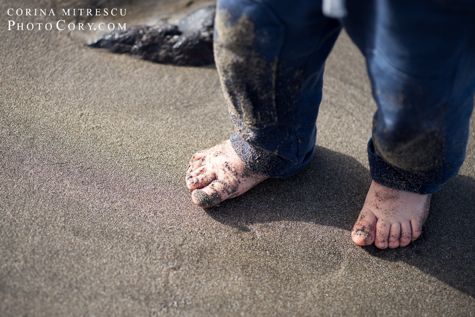 baby-feet-in-sand